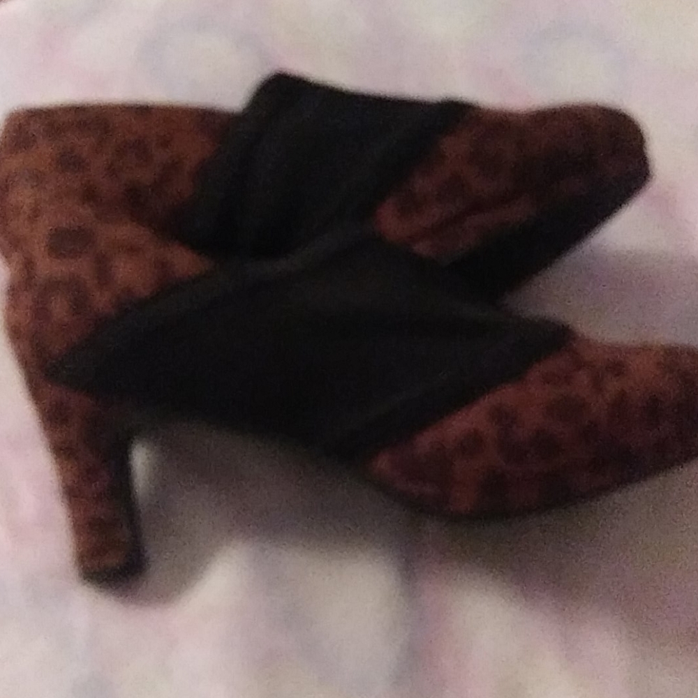 Shoes - Picture 4 of 4